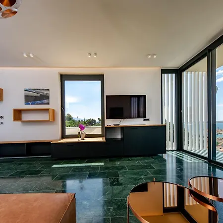 Luxury Mar With Infinity Pool In Rab *