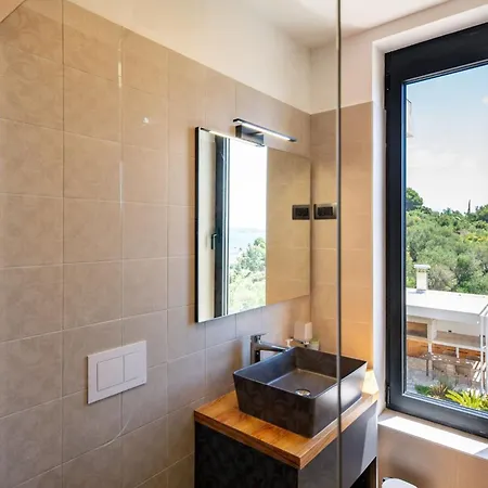 Luxury Mar With Infinity Pool In Rab