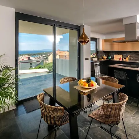 Luxury Mar With Infinity Pool In Rab Vilă