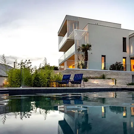 Luxury Mar With Infinity Pool In Rab Villa Palit