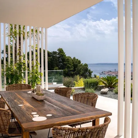 Luxury Mar With Infinity Pool In Rab Villa