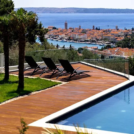 Luxury Mar With Infinity Pool In Rab Villa *