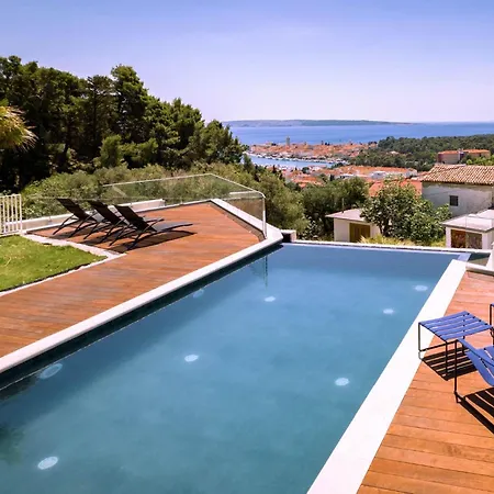 Luxury Mar With Infinity Pool In Rab Palit