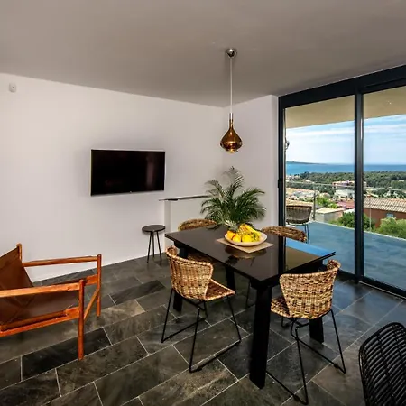 Luxury Mar With Infinity Pool In Rab Vila