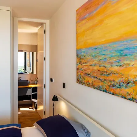 Luxury Mar With Infinity Pool In Rab Vilă