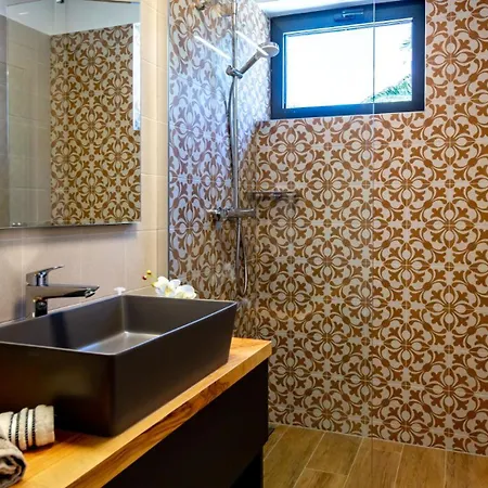 Luxury Mar With Infinity Pool In Rab Villa