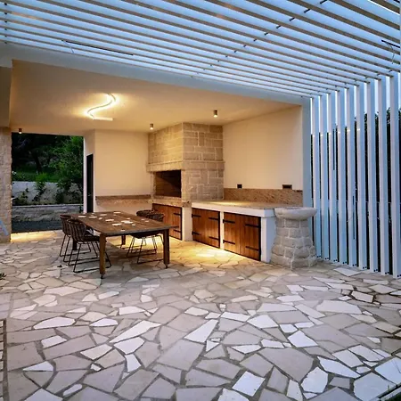 Vilă Luxury Mar With Infinity Pool In Rab *