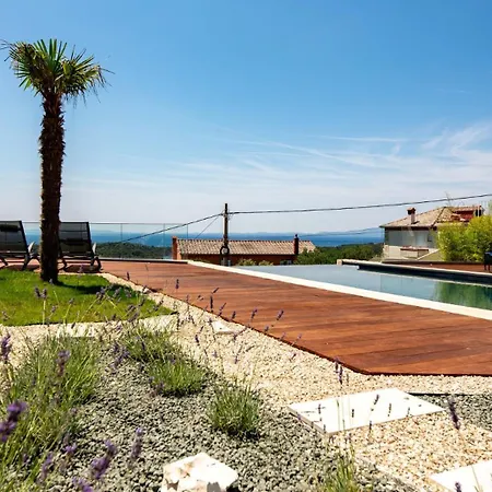 Vilă Luxury Mar With Infinity Pool In Rab Palit