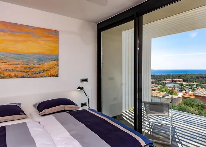 Luxury Mar With Infinity Pool In Rab Palit