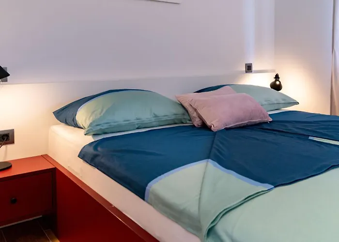 Luxury Mar With Infinity Pool In Rab Vila *