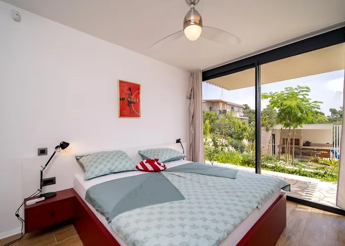 Luxury Mar With Infinity Pool In Rab * Palit