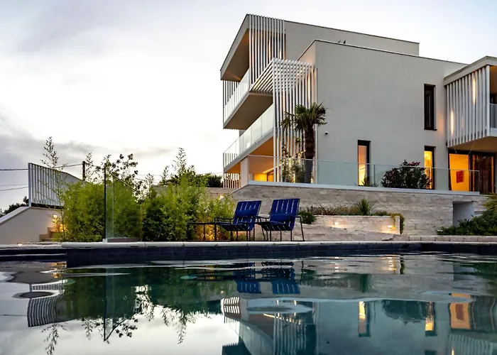 Luxury Mar With Infinity Pool In Rab Vila Palit