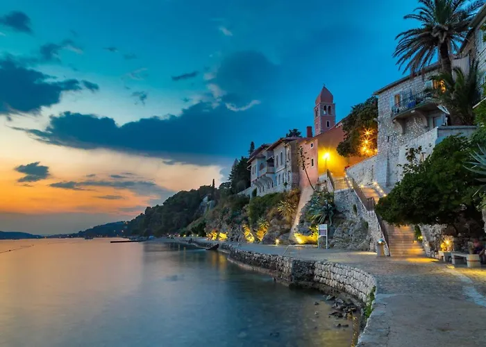 Luxury Mar With Infinity Pool In Rab Vila