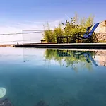 Luxury Mar With Infinity Pool In Rab 别墅