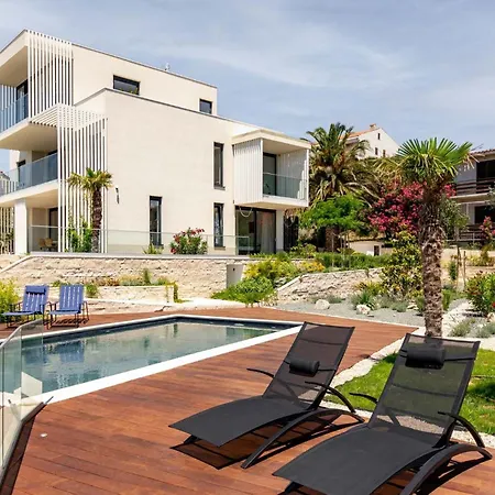 Villa Luxury Mar With Infinity Pool In Rab Palit