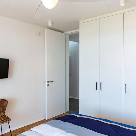 Luxury Mar With Infinity Pool In Rab Villa *