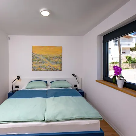 Luxury Mar With Infinity Pool In Rab *