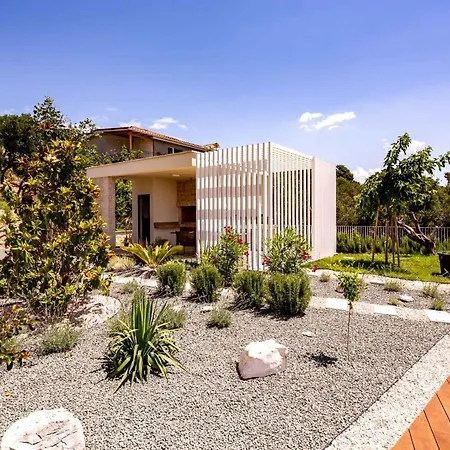 Luxury Mar With Infinity Pool In Rab