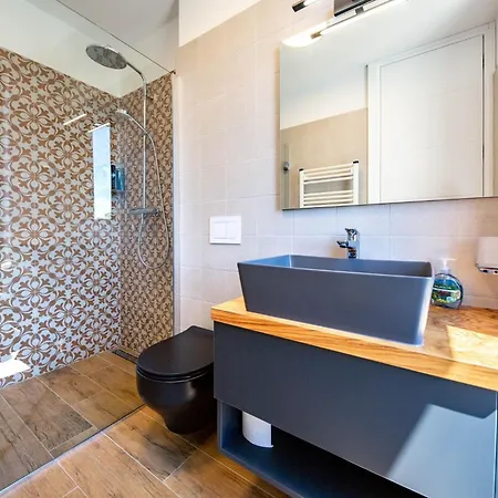 Luxury Mar With Infinity Pool In Rab Palit