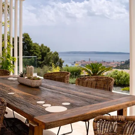 Luxury Mar With Infinity Pool In Rab Vila