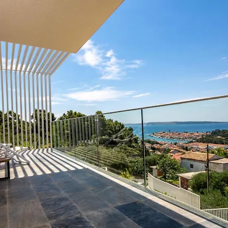 Luxury Mar With Infinity Pool In Rab