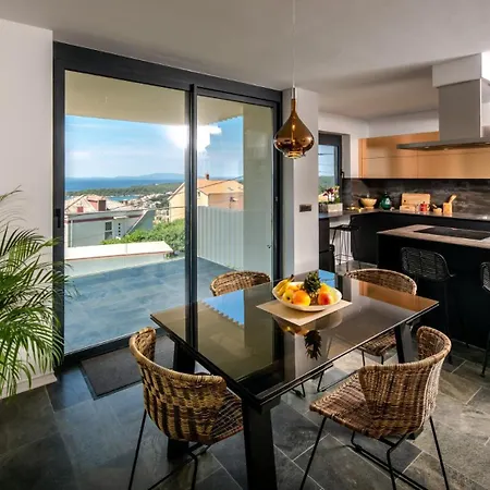 Luxury Mar With Infinity Pool In Rab