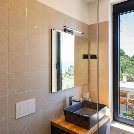 Luxury Mar With Infinity Pool In Rab Villa *