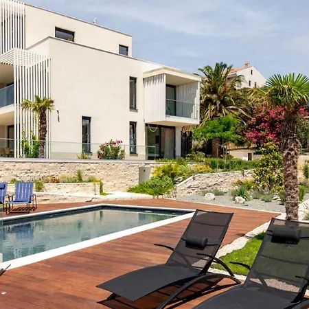 Luxury Mar With Infinity Pool In Rab *