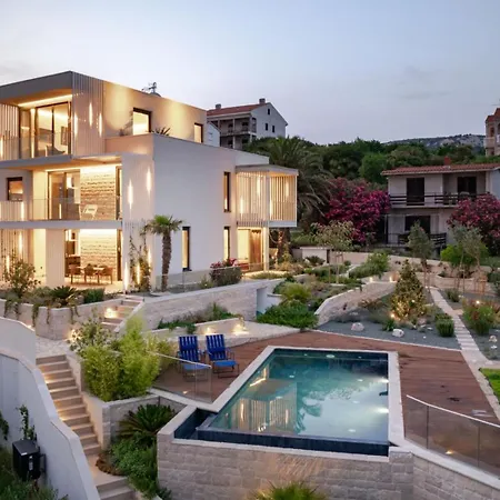 Luxury Mar With Infinity Pool In Rab Palit