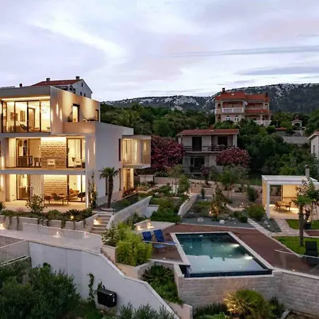Luxury Mar With Infinity Pool In Rab Palit