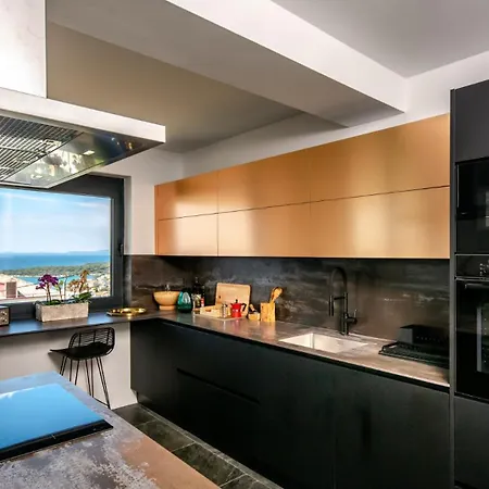 Luxury Mar With Infinity Pool In Rab Vila *