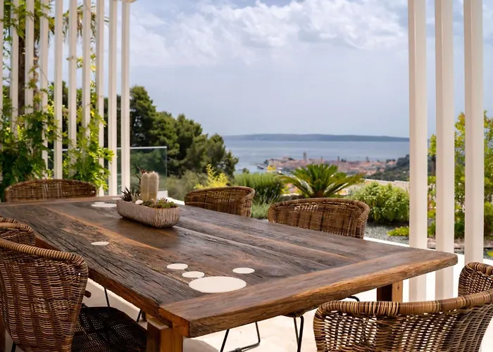 Luxury Mar With Infinity Pool In Rab 别墅