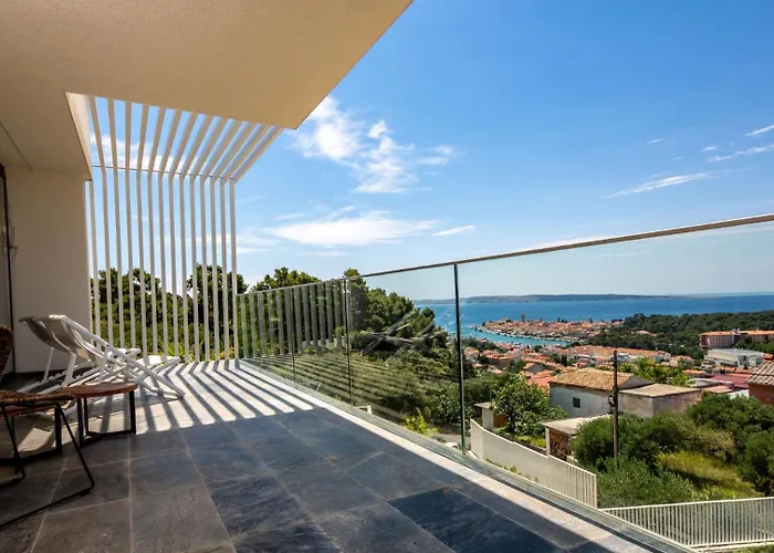 Luxury Mar With Infinity Pool In Rab