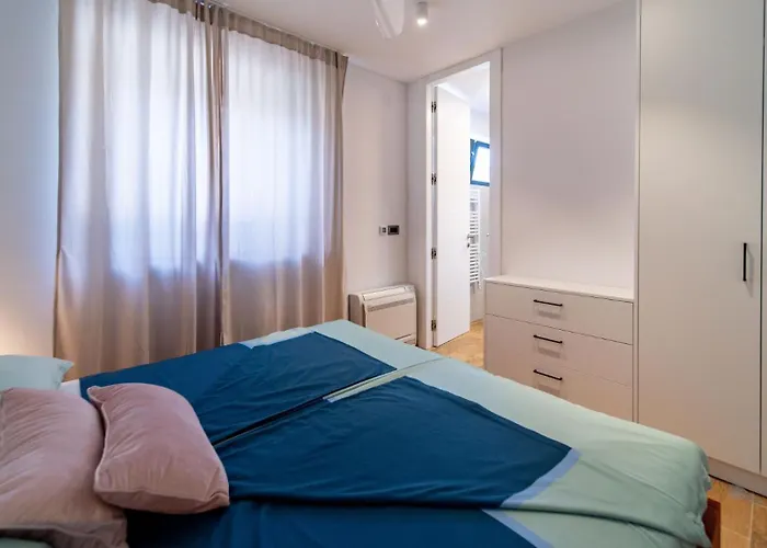 Luxury Mar With Infinity Pool In Rab