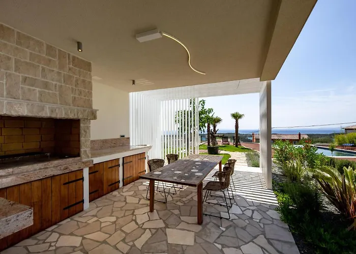 Luxury Mar With Infinity Pool In Rab 别墅 *